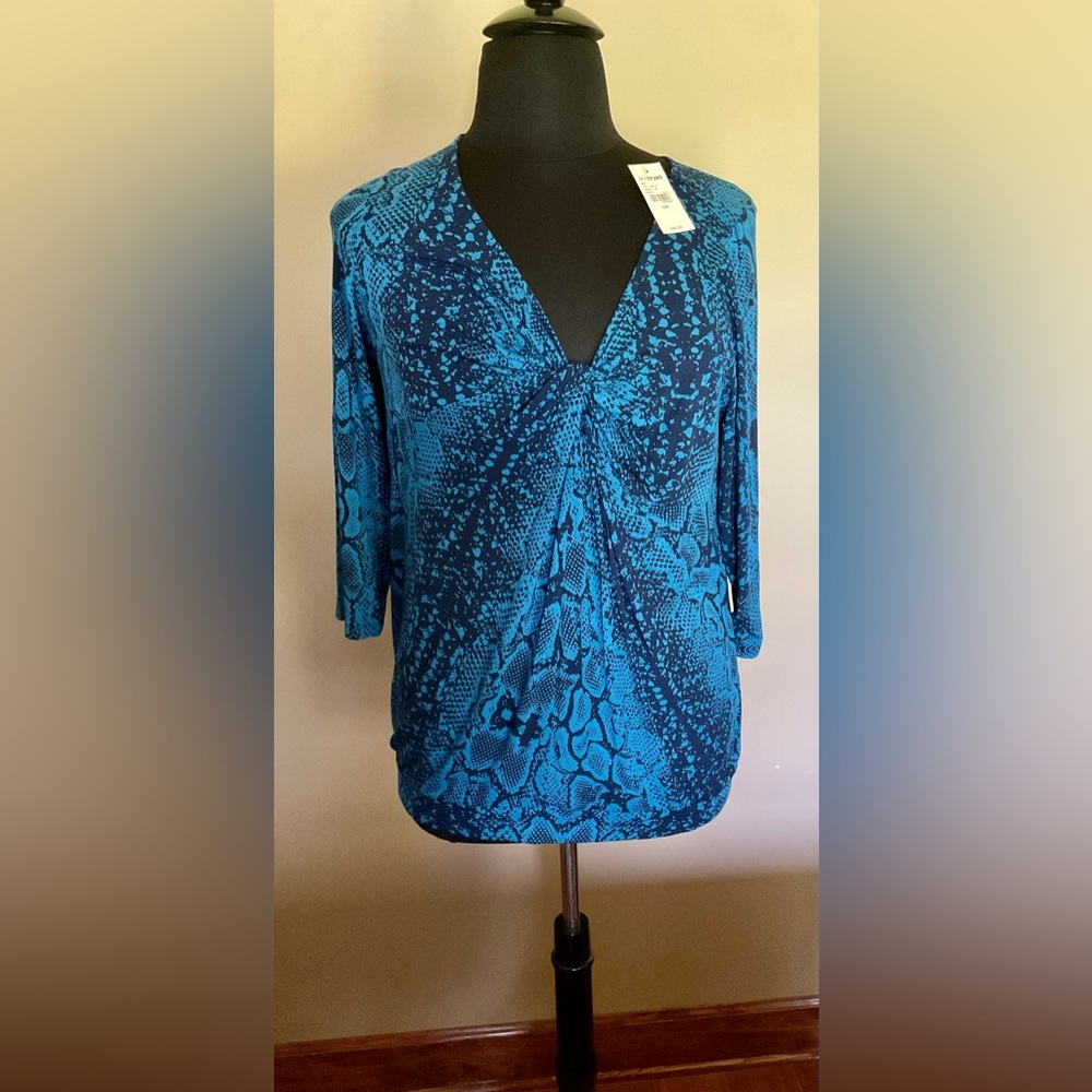 Lane Bryant NWT 2X snakeskin print top. Very stretchy, a great fall transition